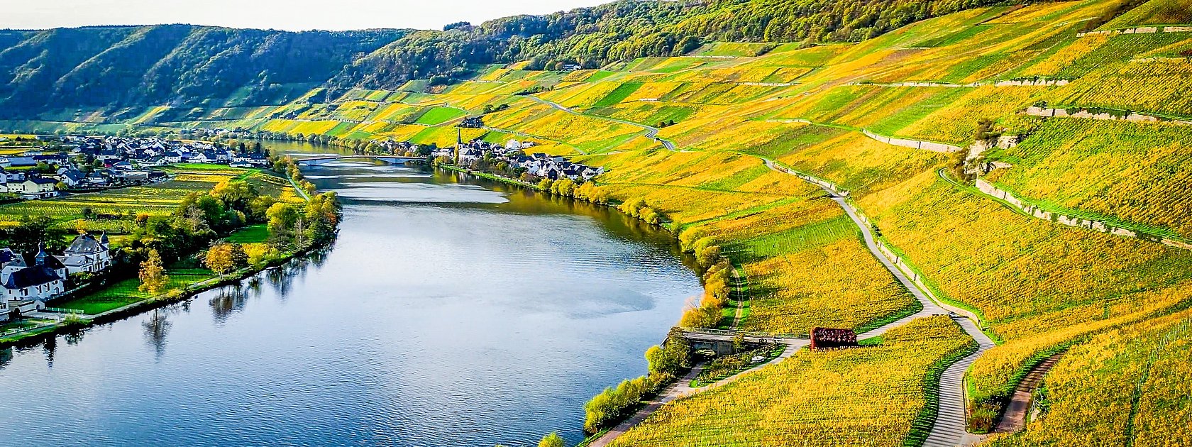Blick auf die Mosel bei schönem Herbstwetter