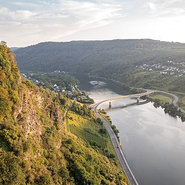 Blick auf die Moselschleife bei Kröv