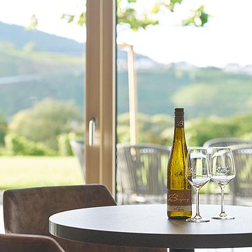 WeinQuartier Boujong Vinothek Weinflasche