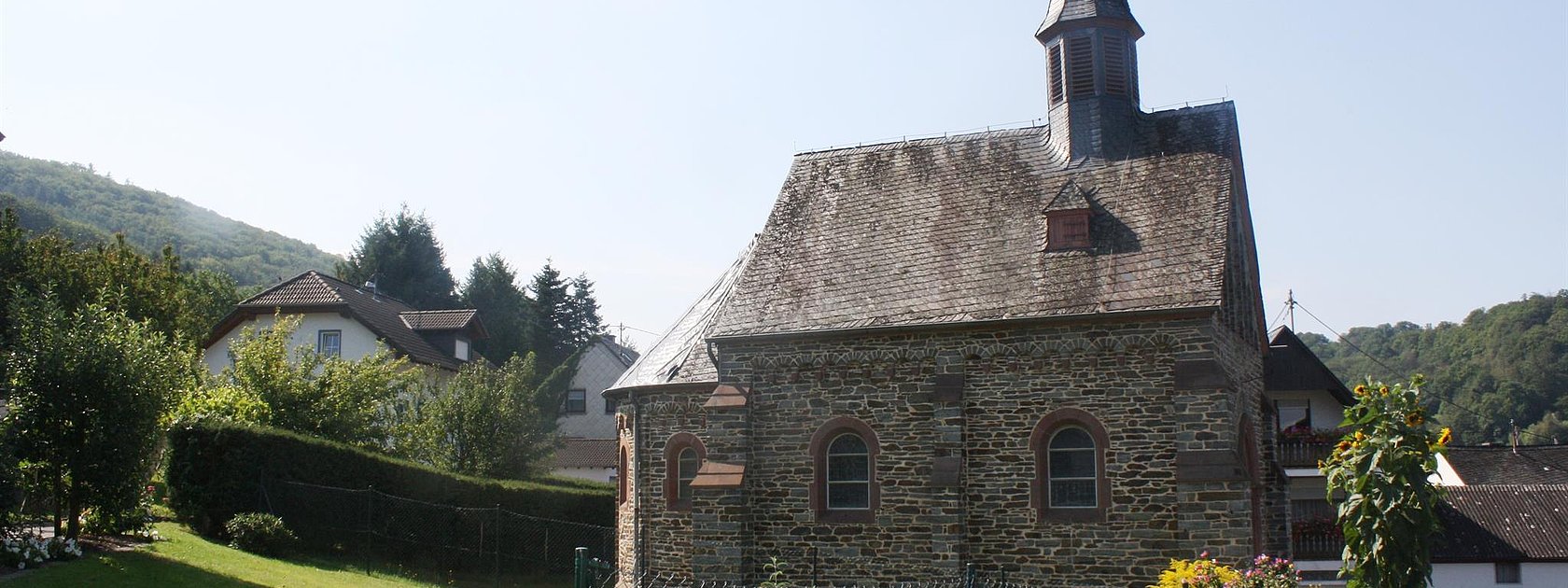 Katholische Kirche in Burgen