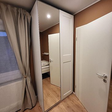 Kleiderschrank 2-Bett-Zimmer ZWO