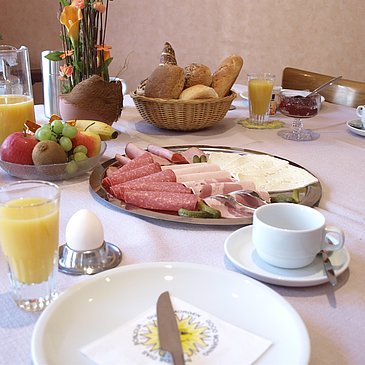 Frühstück am Tisch