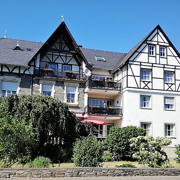 Hausfront 05-20