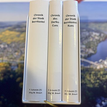 Die dre Bände der Chroniken