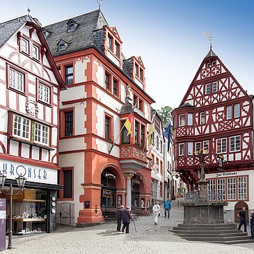 Der Marktplatz; 50 Meter entfernt