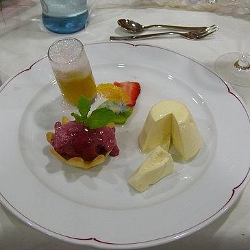 Flußzander auf Bärlauchsoße, Rote-Betenocke