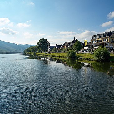 Mosel-Hotel-Sonnenuhr