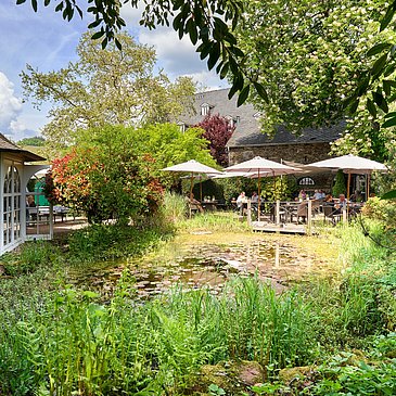 Weingenuss im Romantikgarten