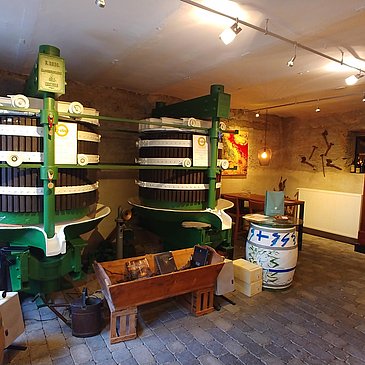 Weingut-Vinothek2