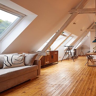 "Das Atelier" mit Blick auf Burg und Mosel